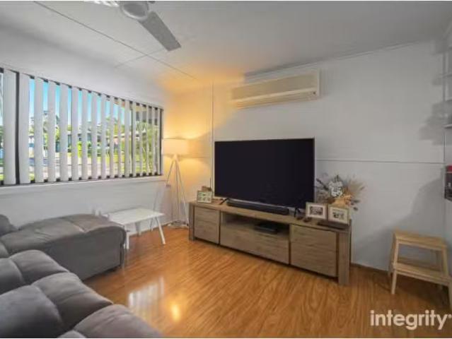 Unique 86 Albert Street, Nowra House for rent Listed by Chris.