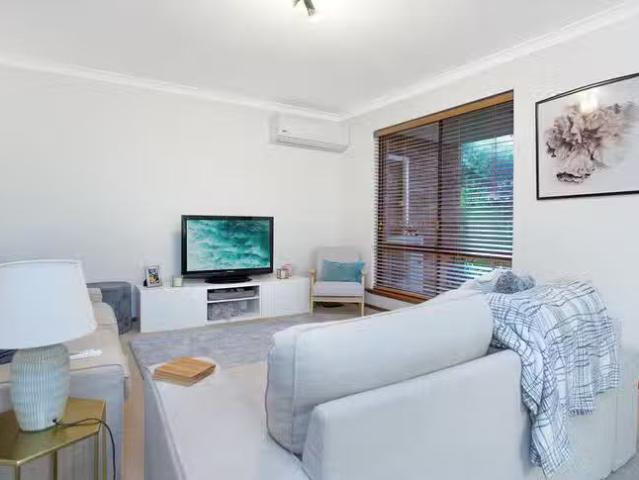 Cozy 8/8 Gwenyfred Road, Kensington, WA 6151