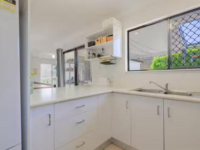 Cheap 89 Emmadale Drive, New Auckland, QLD 4680