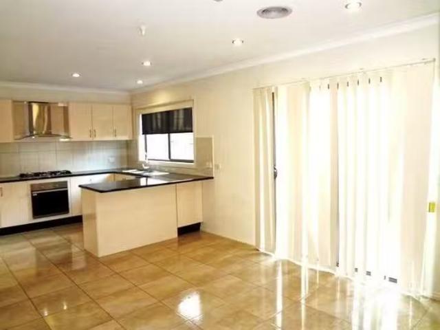 Cheap 8 Mayflower Mews, Epping, VIC 3076
