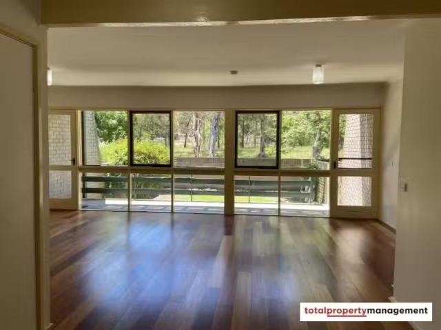 Unique 8 Mc Minn Close, SWINGER HILL Townhouse for rent Liste.