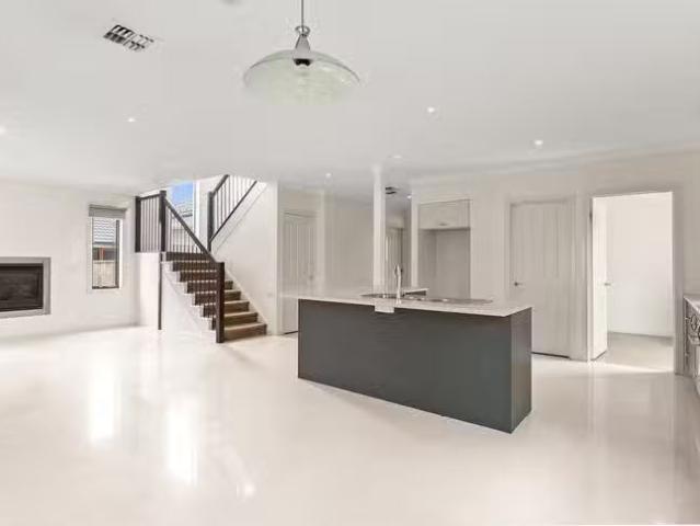 Nice 8 Banks Court, Sandhurst, VIC 3977