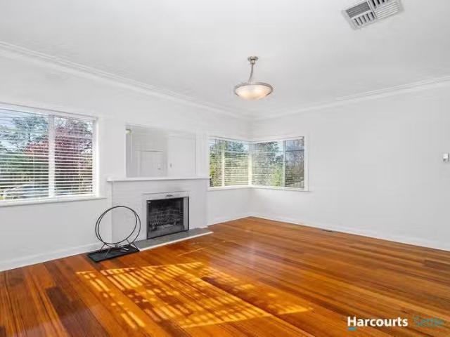 Unique 8 Closter Avenue, ASHWOOD, VIC 3147 House for Rent