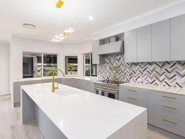 Deal! 8 Eacham Street, Little Mountain, QLD 4551