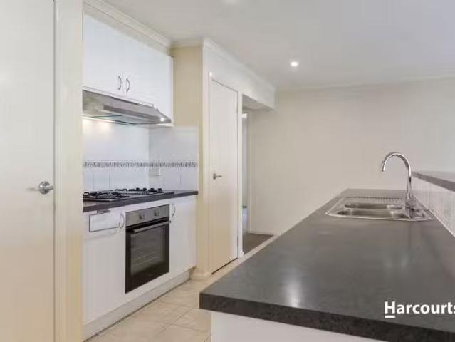 Cheap 8 Hillwood Close, Hamlyn Heights, VIC 3215 House for R.
