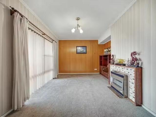 Charming 8 Lucerne Grove, Findon, SA 5023