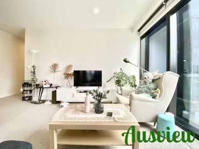 Rental! 8 Pearl River Road, Docklands VIC 3008