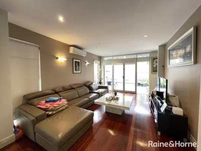 Just in! 8 Sunset Place, Maribyrnong VIC 3032