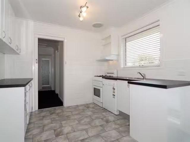 Just in! 8 Selsey Street, Seaford, VIC 3198