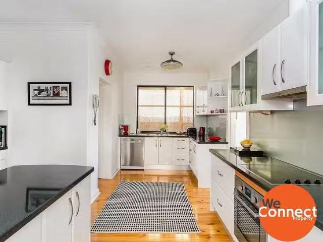 Deal! 8 Warren Crescent, Panorama, SA 5041