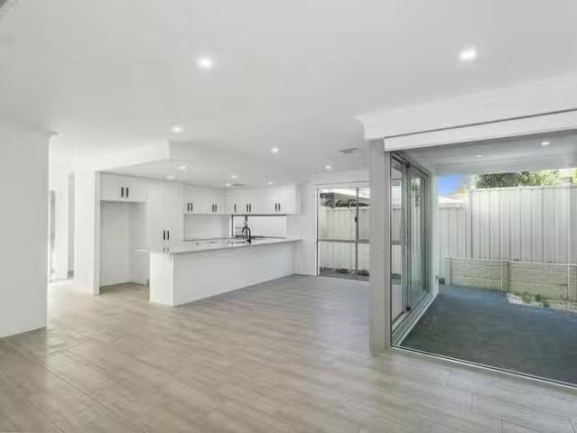 Charming 8C Leverburgh Street, Ardross, WA 6153
