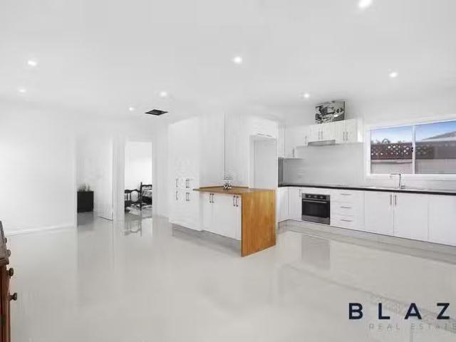 For Rent! 8A Bellingen Way, Hoxton Park, NSW 2171