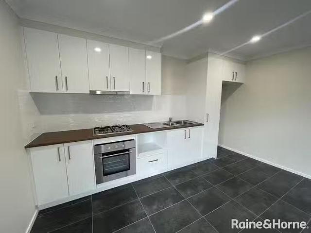 Rental! 8A Evangelista Street, Goulburn, NSW 2580