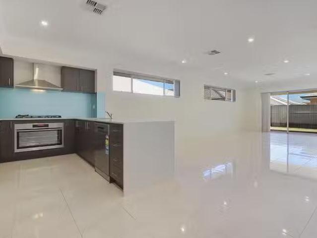 For Rent! 90 Delaronde Drive, Success, WA 6164