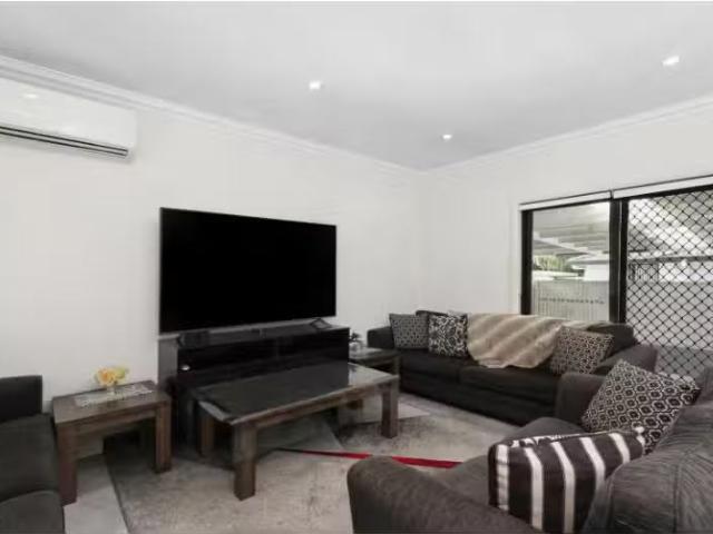 Cozy 92 Webster Rd, Lurnea House for rent Listed by Ross Di C.