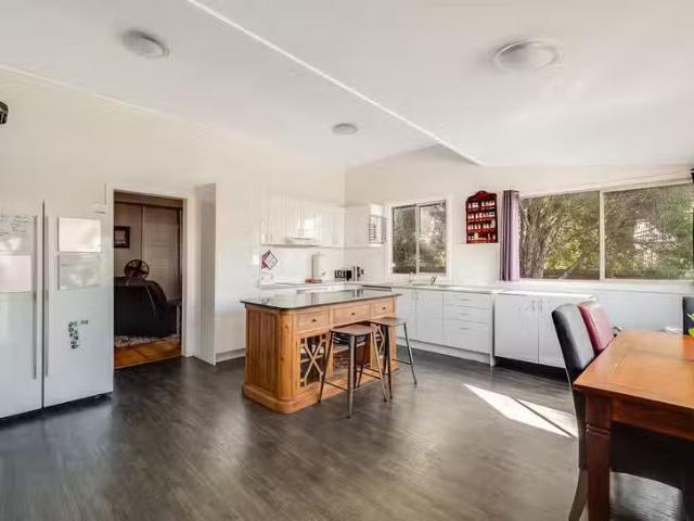 Unique 92 Anzac Avenue, Newtown, QLD 4350