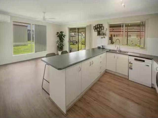 Unique 92 Sophia Road, Worrigee House for rent Listed by Chri.