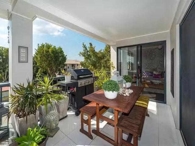New 9/31 Middle Street, Labrador, QLD 4215