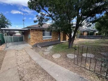 Just in! 97 Manilla Road, TAMWORTH House for rent Listed by D.