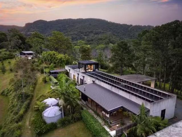 Cozy 940 Currumbin Creek Road, CURRUMBIN VALLEY House for rent.