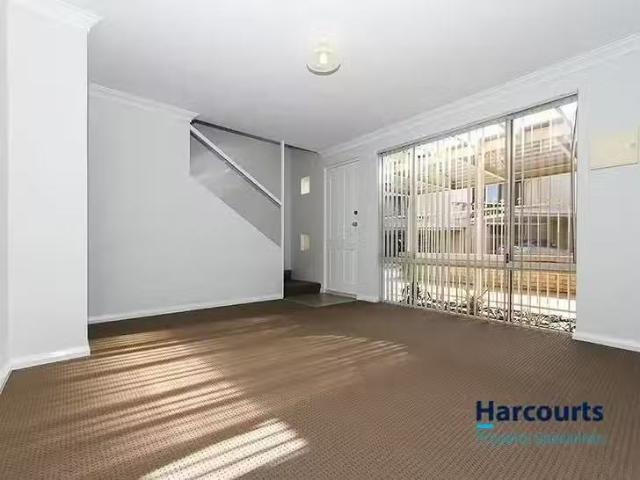 Charming 9/5 Primula Close, Murdoch, WA 6150