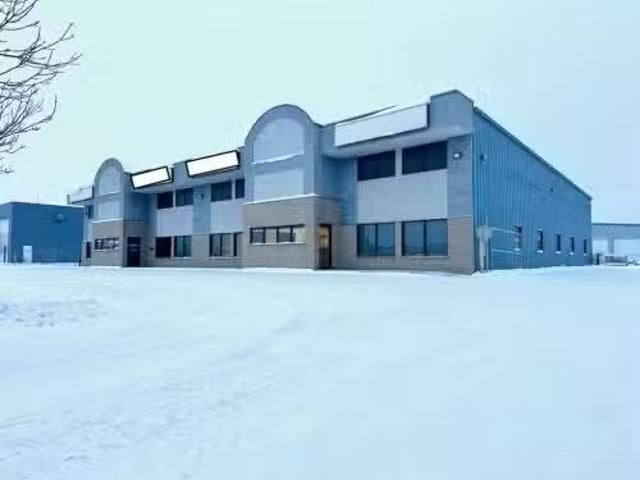 For Rent! 9601 116 Street, Grande Prairie, AB, T8V 6L5 comme.