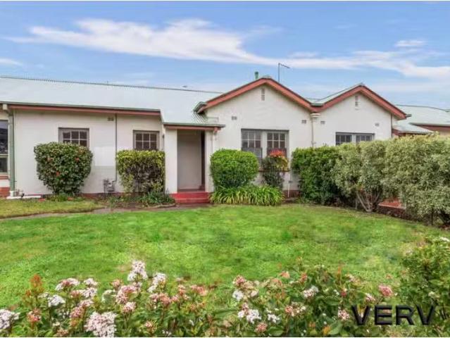 Unique 96 Wakefield Gardens, Ainslie House for rent Listed by.