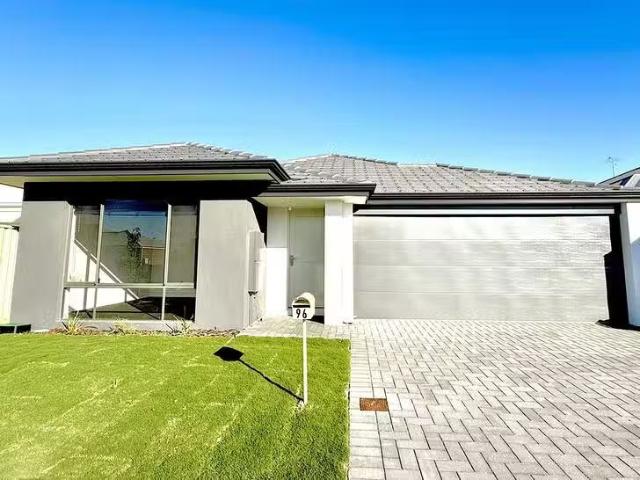 Cozy 96 Moncrieff Parade, Golden Bay, WA 6174