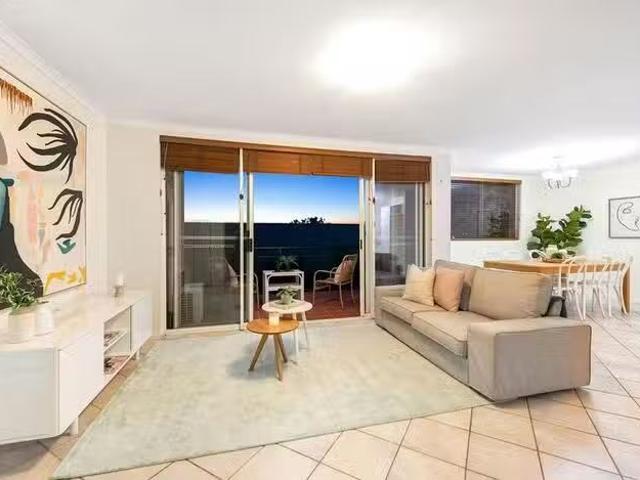 Just in! 9/88 Kirkland Avenue, Coorparoo, QLD 4151