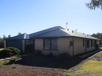 Just in! 98 Railway Road, Toodyay, WA 6566