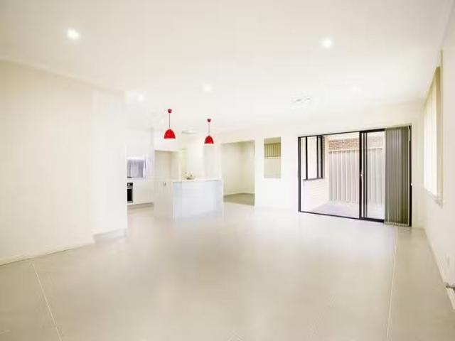 Rental! 99 Mc Iver Avenue, Middleton Grange NSW 2171