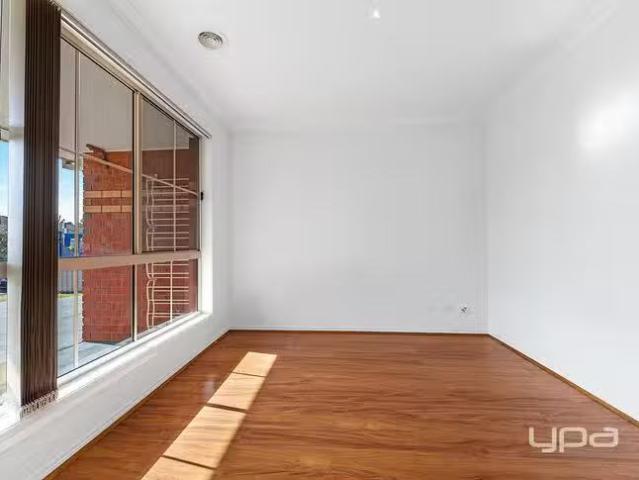Just in! 9 Manny Paul Circuit, Burnside Heights, VIC 3023