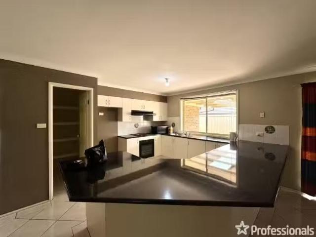 Cozy 9 Mildura Street, NOWRA House for rent Listed by Serena.