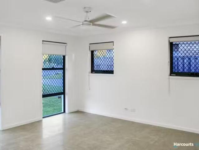 Cozy 9 Aspect way, BERRINBA, QLD 4117 House for Rent