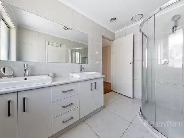 Nice 9 Balmoral Close, Kings Park, VIC 3021