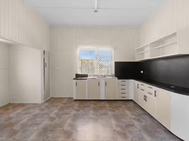 Charming 9 Desmond Lane, Oakey, QLD 4401