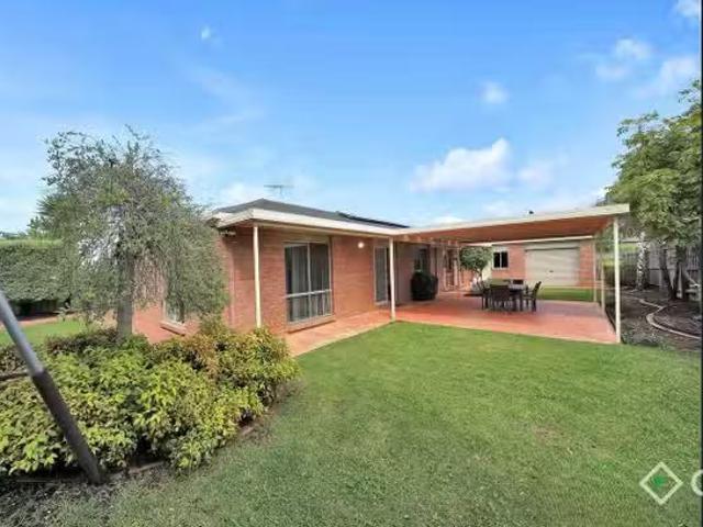 Unique 9 Elliott Court, Burnside VIC 3023