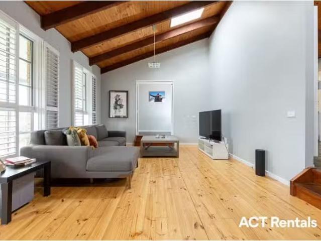 Deal! 9 Fitzalan Street, Kambah House for rent Listed by Rach.