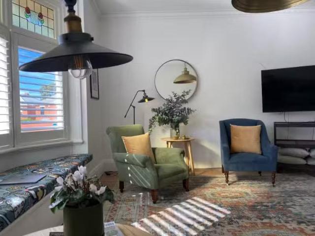 Rental! 9 King Street, Sandy Bay House for rent Listed by Off.