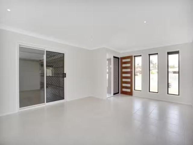 Charming 9 Lambros Drive, Benowa, QLD 4217