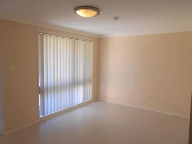 New 9 Pelargonium Crescent, Macquarie Fields House for rent L.