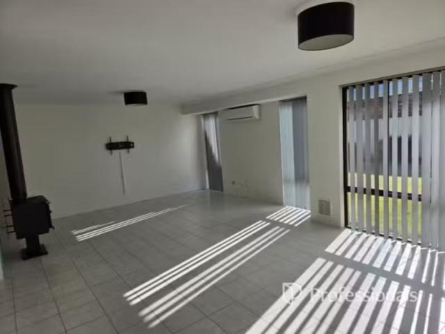 Cheap 9 Sykes Avenue, BUREKUP House for rent Listed by Profes.