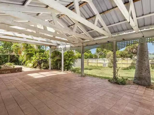 Cozy 13 Thistle Street, Regents Park, QLD 4118
