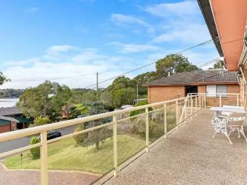 Cozy 13 Boronia Parade, Lugarno House for rent Listed by Geor.