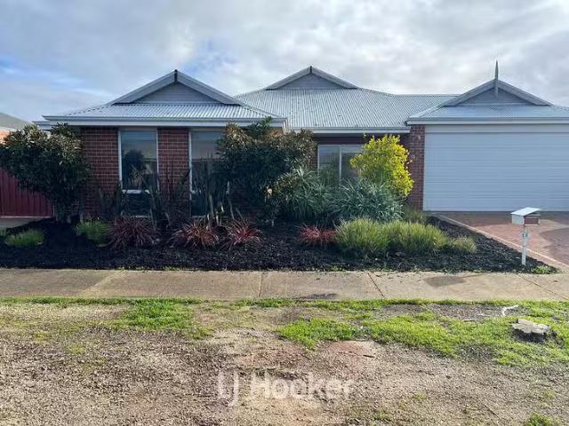 Charming 13 Cezanne Way, Yalyalup, WA 6280