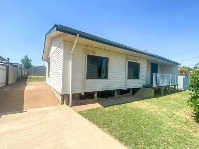 Cozy 13 Lae Street, Soldiers Hill, QLD 4825