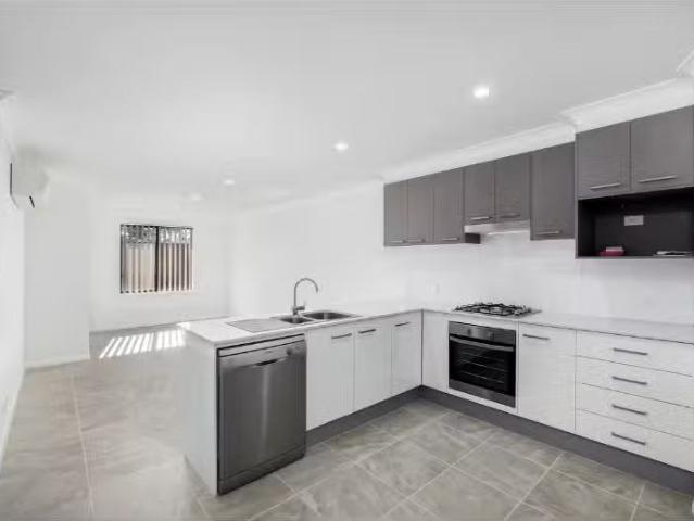 Deal! 13a Cohen Way, Port Macquarie House for rent Listed by.