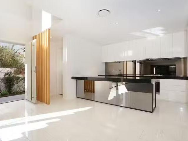 Rental! 10020 Boulevarde Lane, Benowa, QLD 4217