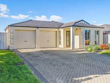 Charming 100 Pridham Boulevard, Aldinga Beach, SA 5173