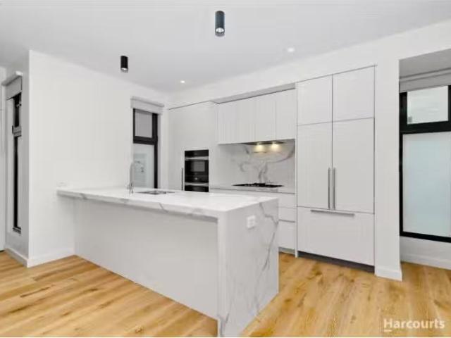 Unique 10/101 Carrington Road, BOX HILL Townhouse for rent Li.